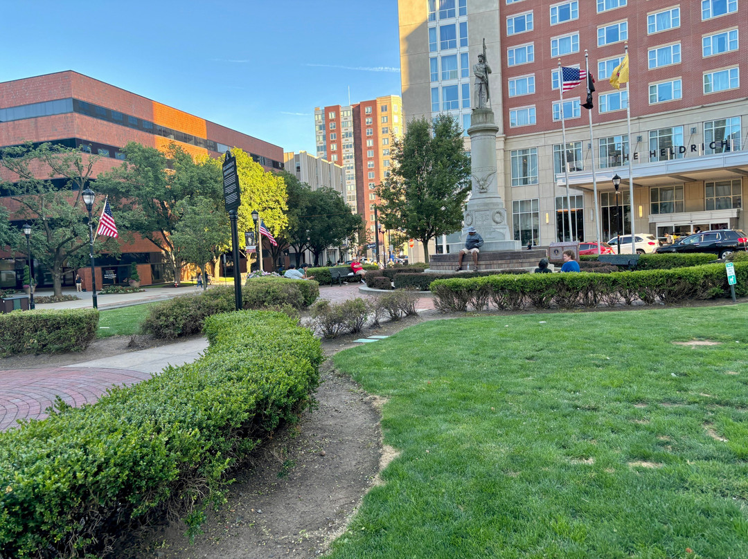 Monument Square Park景点图片