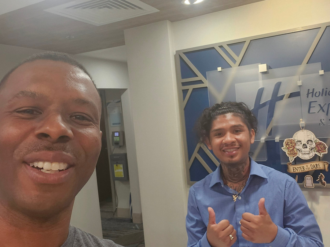 亚历山德里亚贝尔沃堡智选假日套房酒店主图