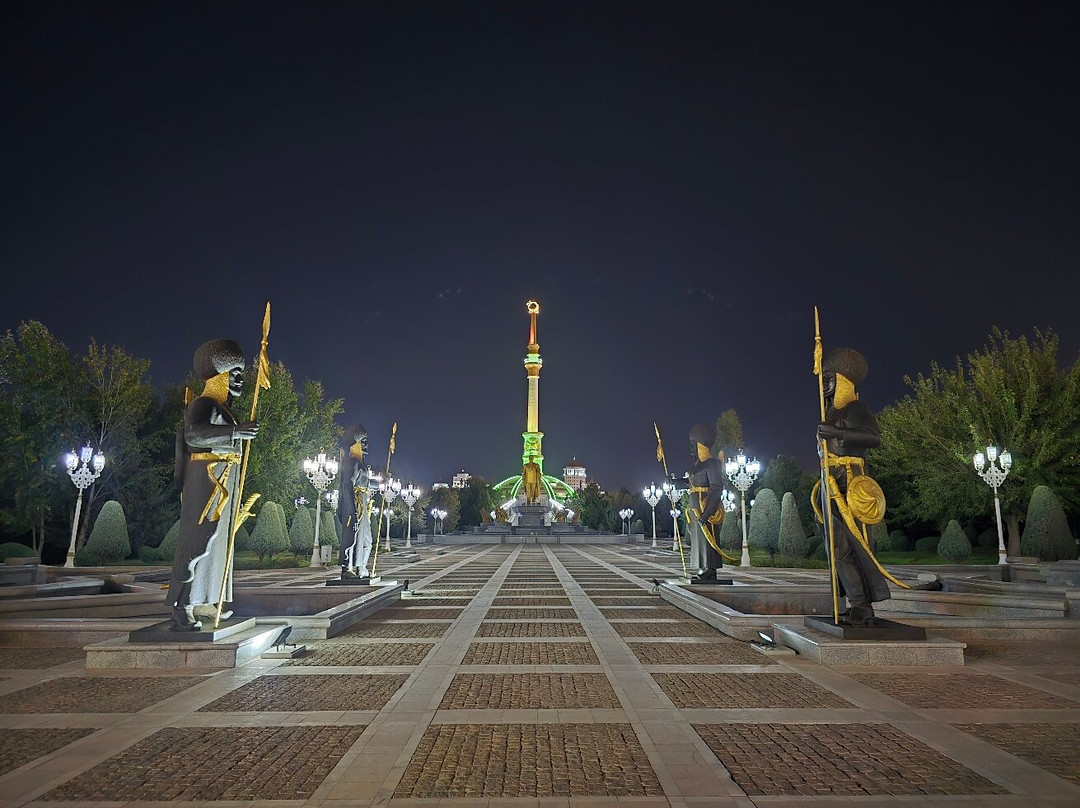 Turkmenistan Independence Monument-阿什哈巴德必去景点
