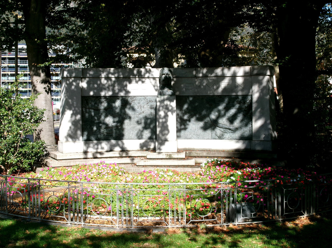 Monumento a Rinaldo Simen景点图片
