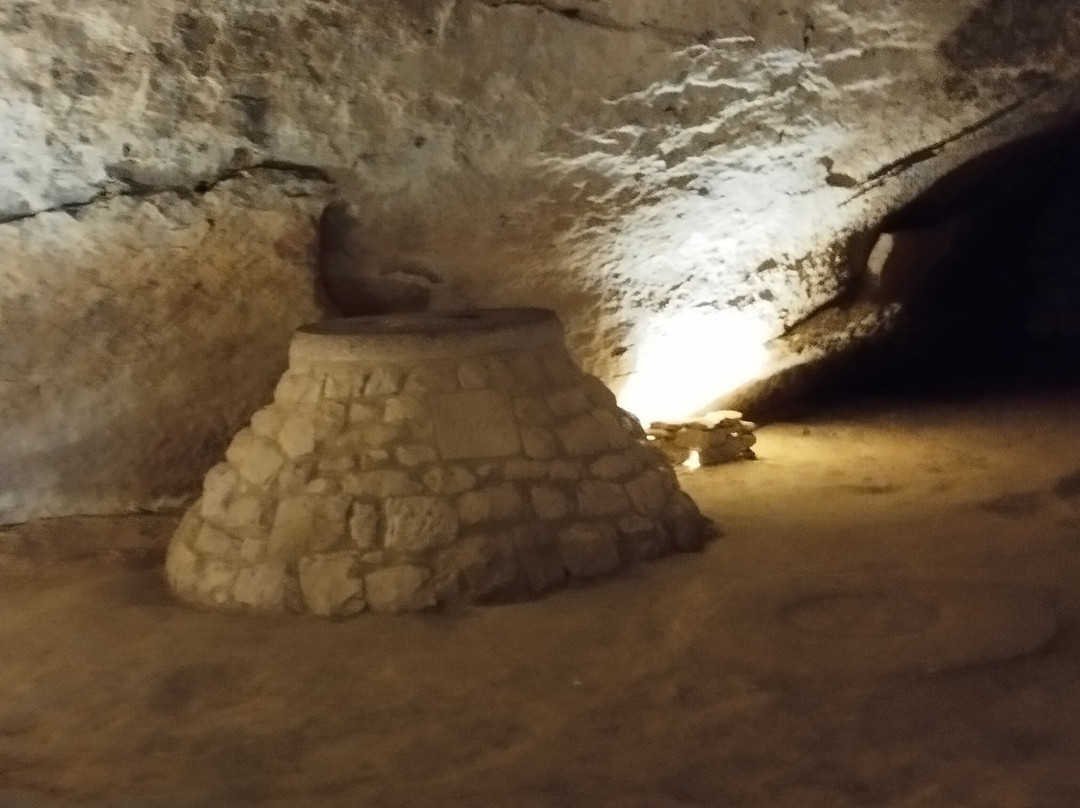 Ermita de San Bernabe-Cueva必去景点