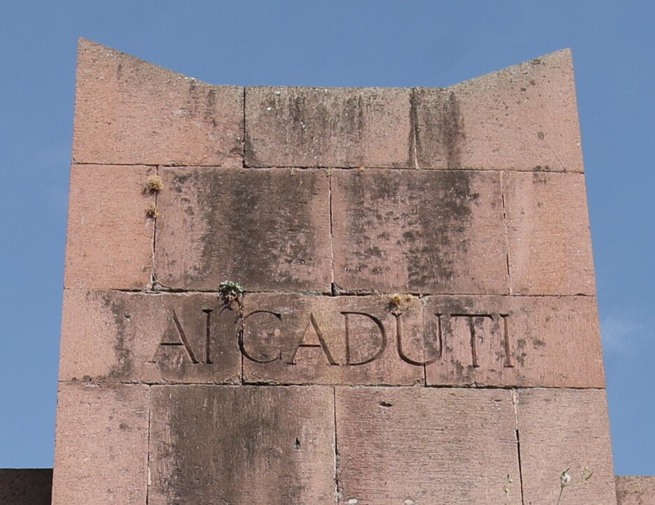 Monumento Ai Caduti Di Bosa-博萨必去景点