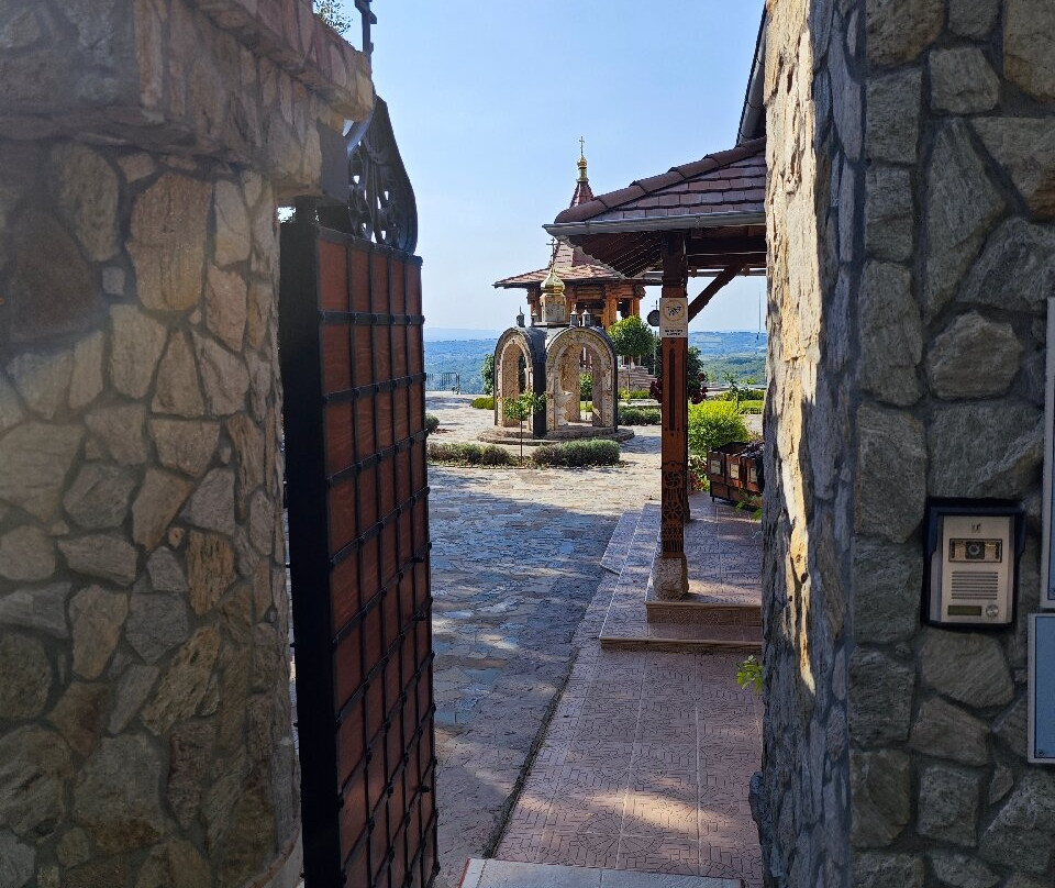 Monestry Lesje-Paracin必去景点