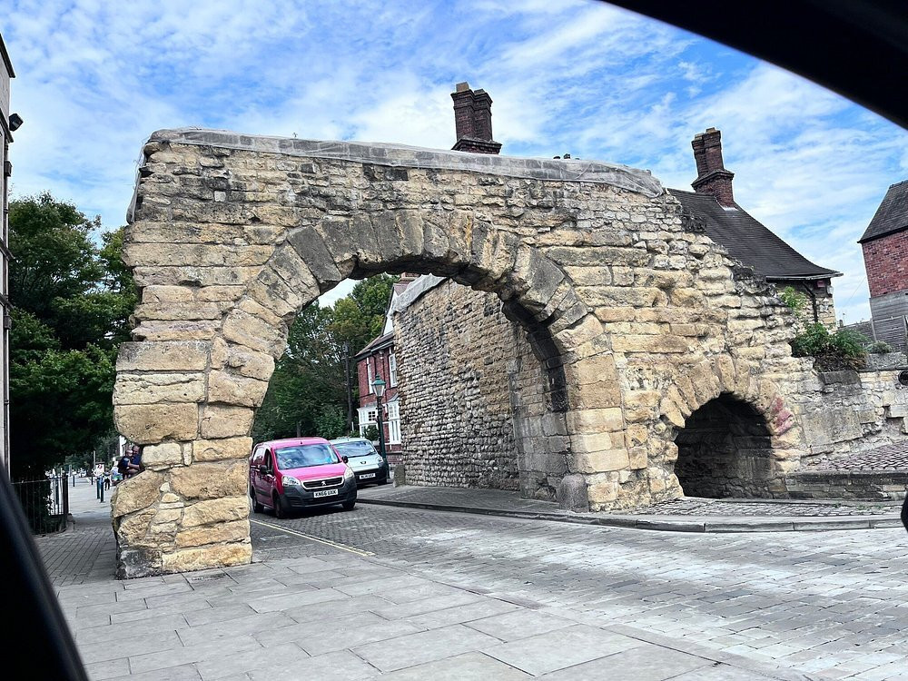 Newport Arch景点图片
