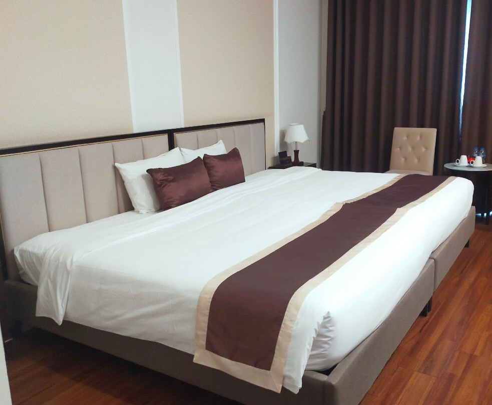 Adonis Hotel主图