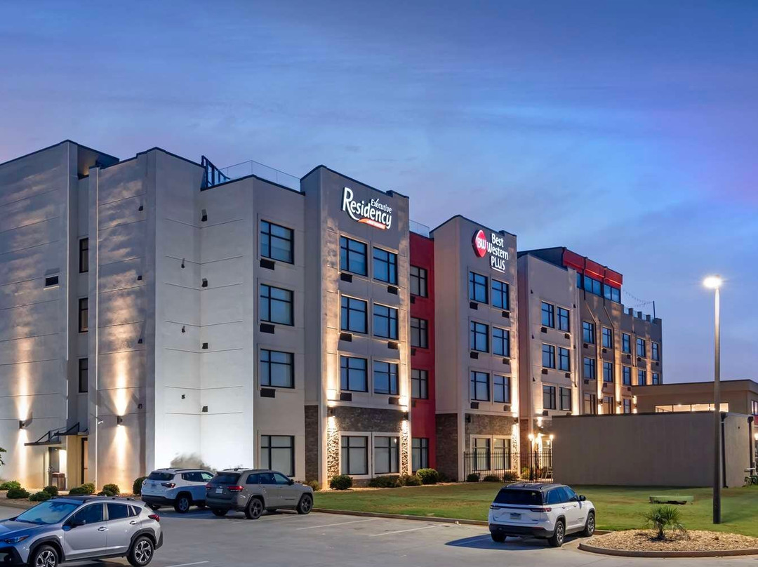 Best Western Plus Executive Residency Rigby's Water World Hotel