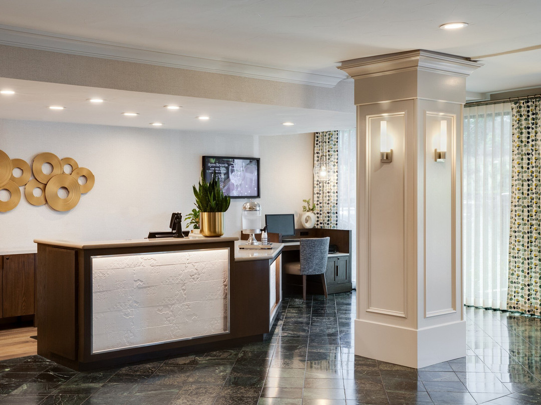 约巴林达艾瑞斯套房酒店主图