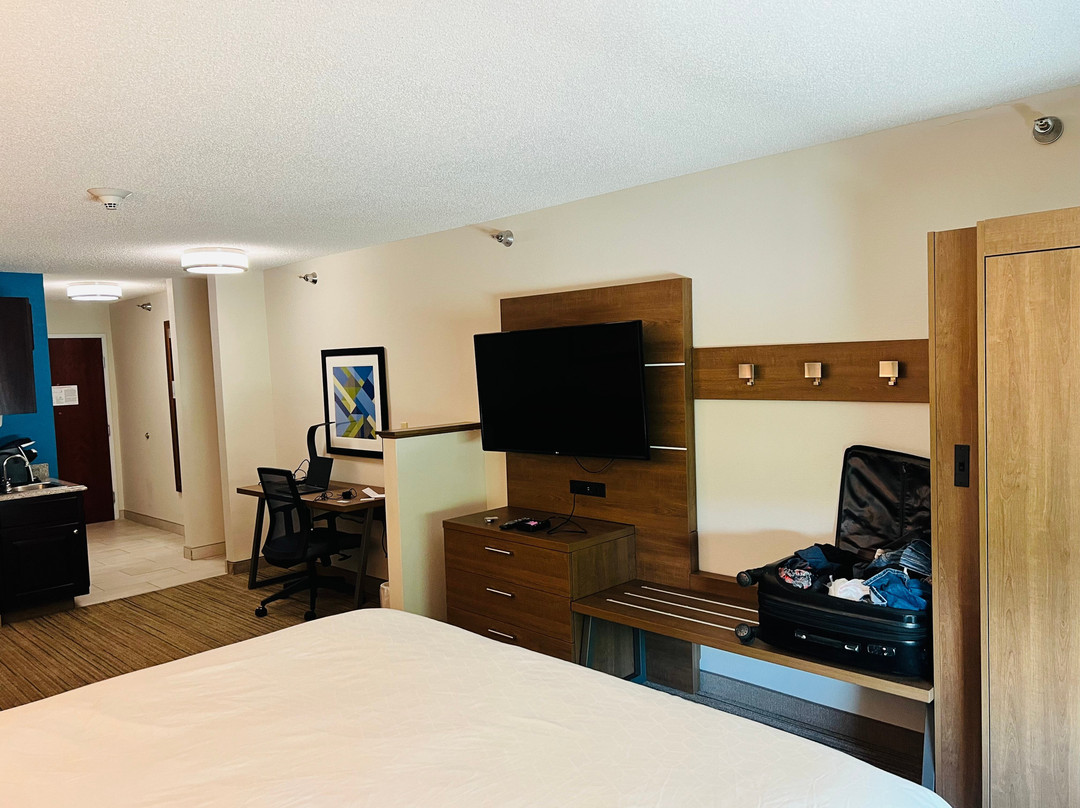 卡洛尔顿快捷假日酒店主图