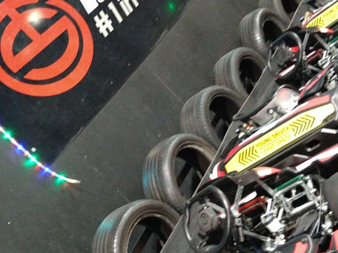 TeamSport Indoor Go Karting Bradford景点图片