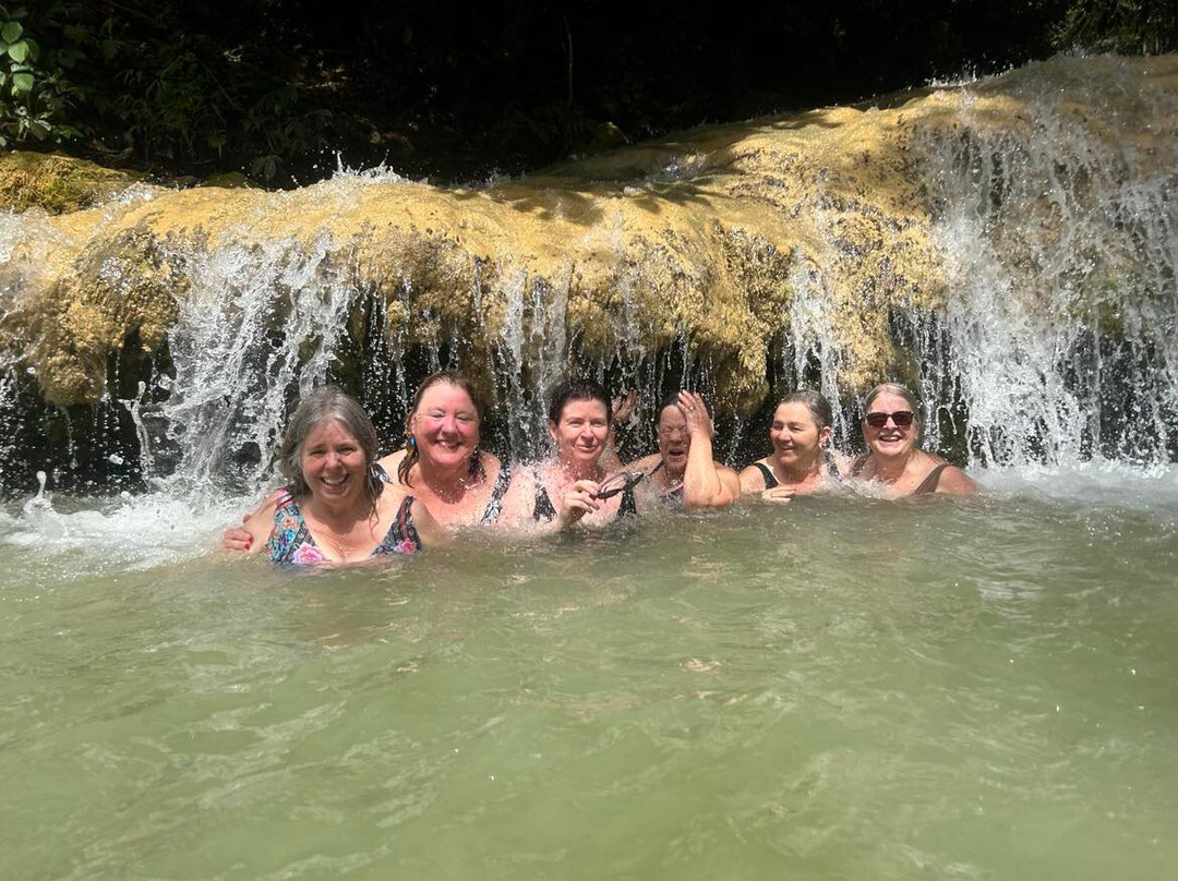 Hieu Waterfall景点图片