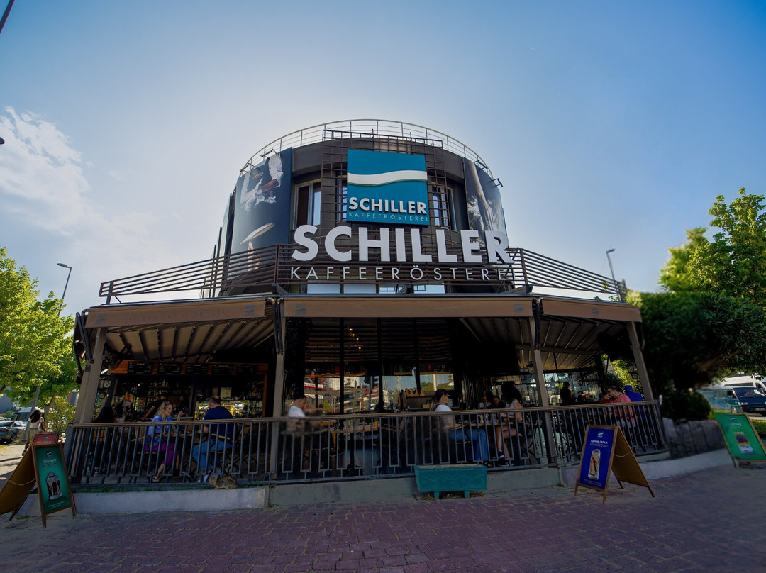 Schiller Kaffee Lara & Franco's Pizza