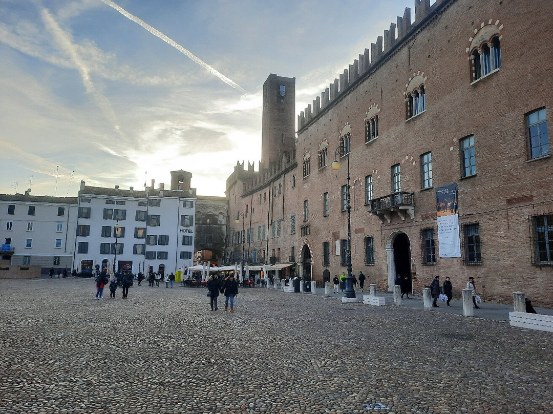 Piazza Sordello-曼托瓦必去景点