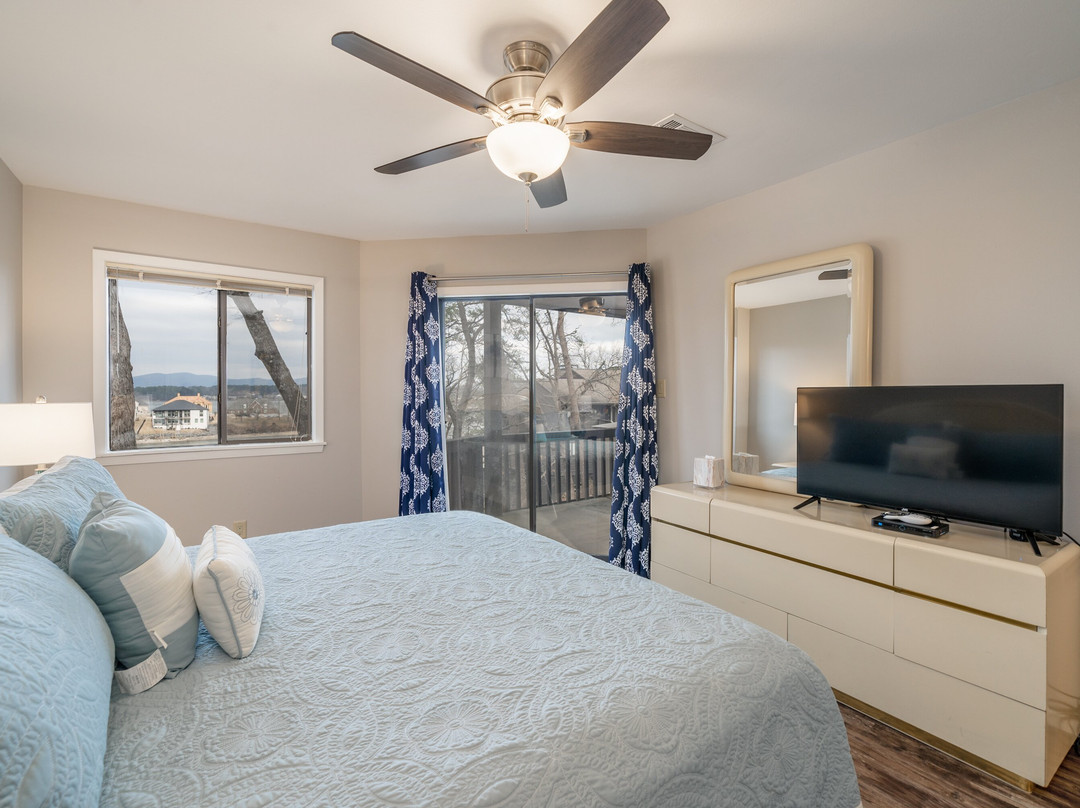 South Shore Lake Resort主图