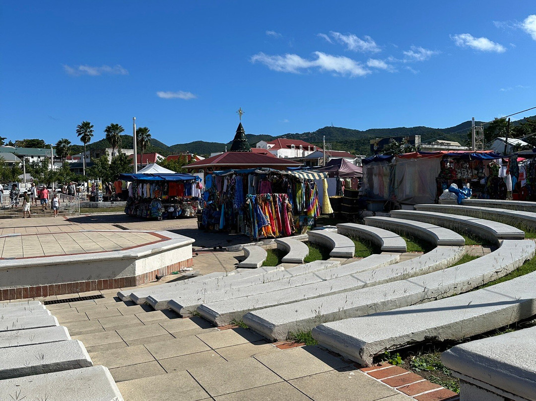 Marigot Market景点图片