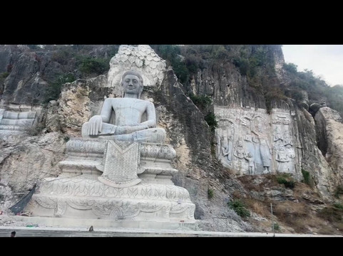 Killing Caves Of Phnom Sampeau-Phnum Sampov必去景点