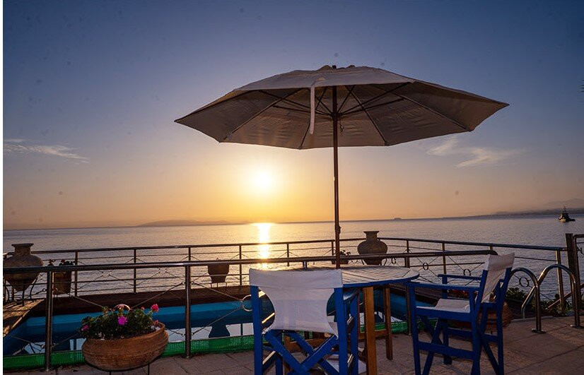 Exclusive Seaside Retreat With Shared Pool & Private Beach Access