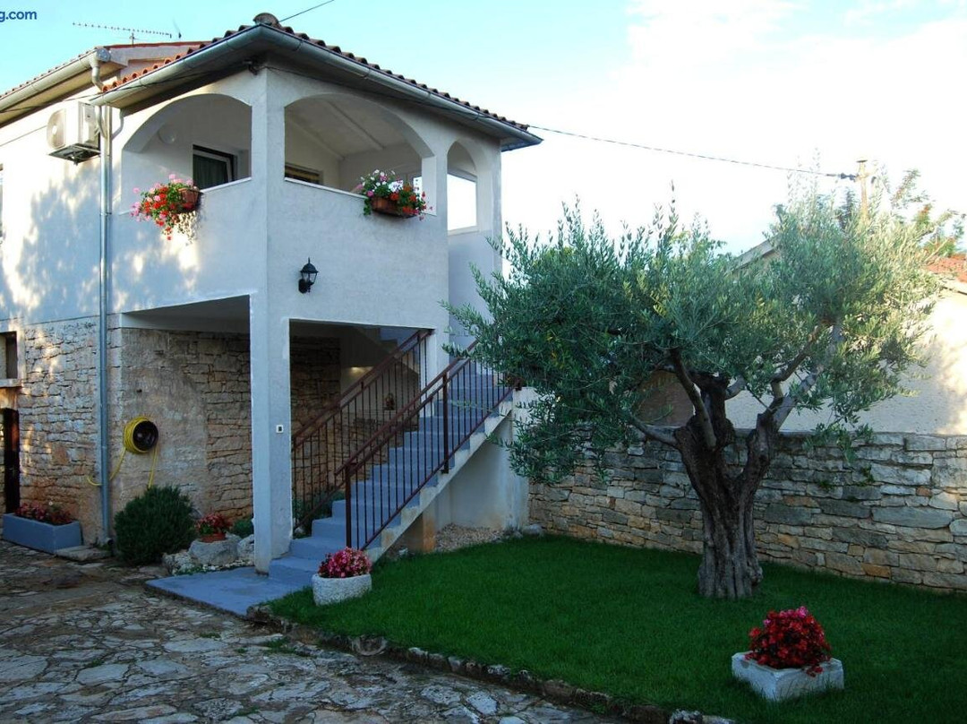 Apartments Mira