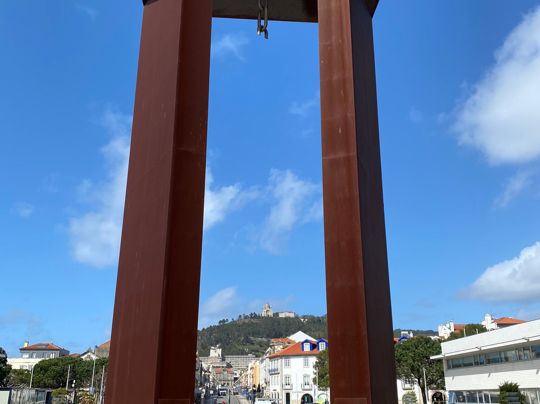 Monumento Ao 25 De Abril-维亚纳堡必去景点