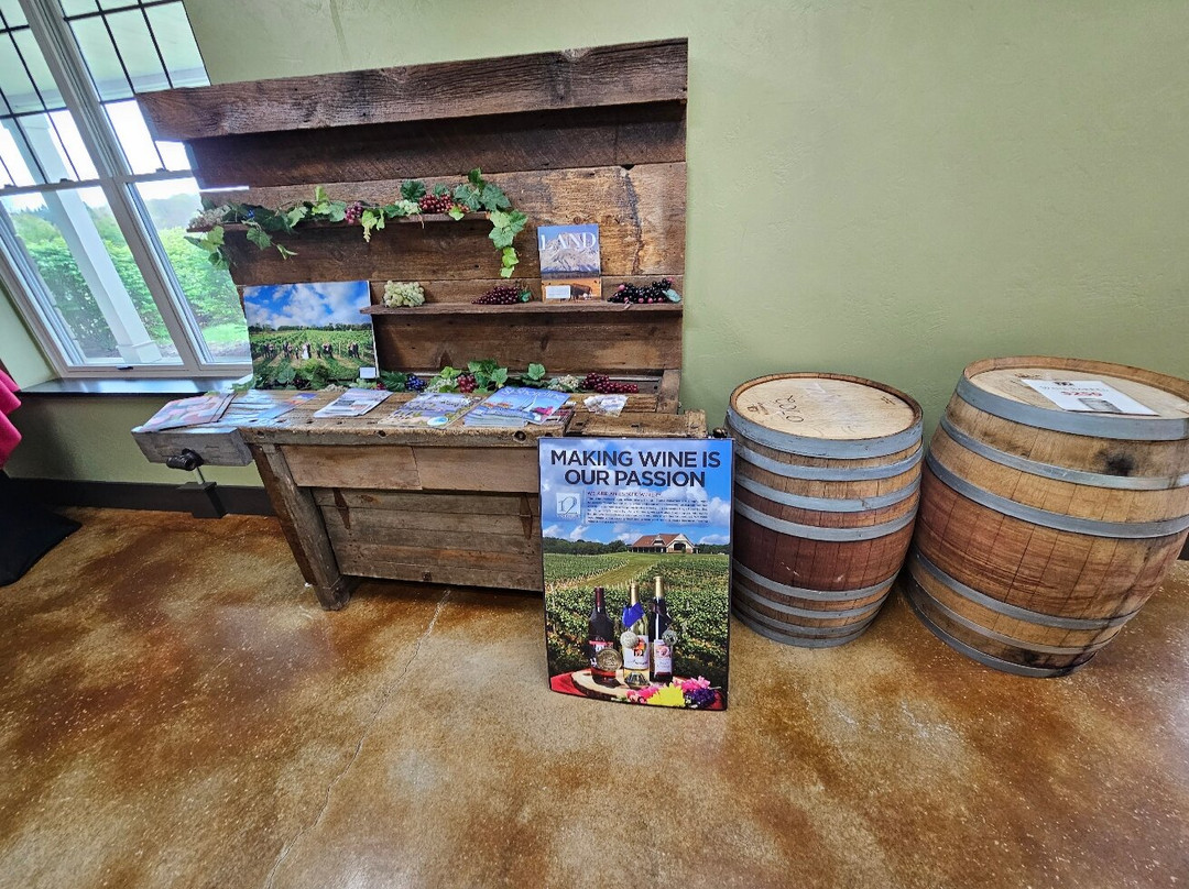 12 Corners Vineyards-Benton Harbor必去景点