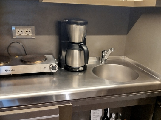 假日套房酒店主图