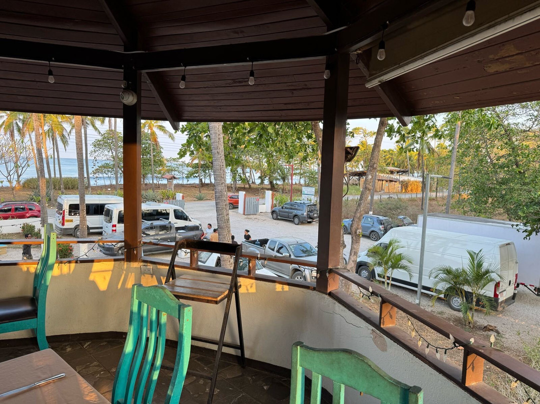 Tides Oceanfront Resort主图