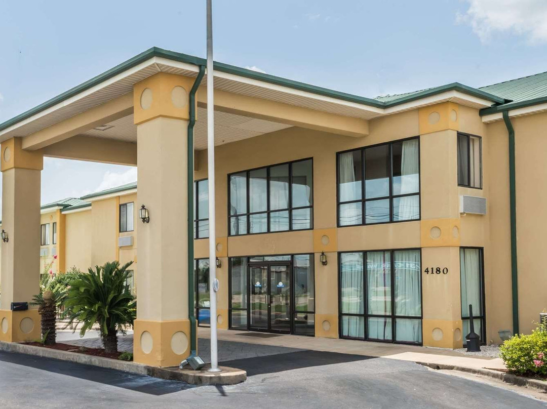 Days Inn by Wyndham Montgomery主图