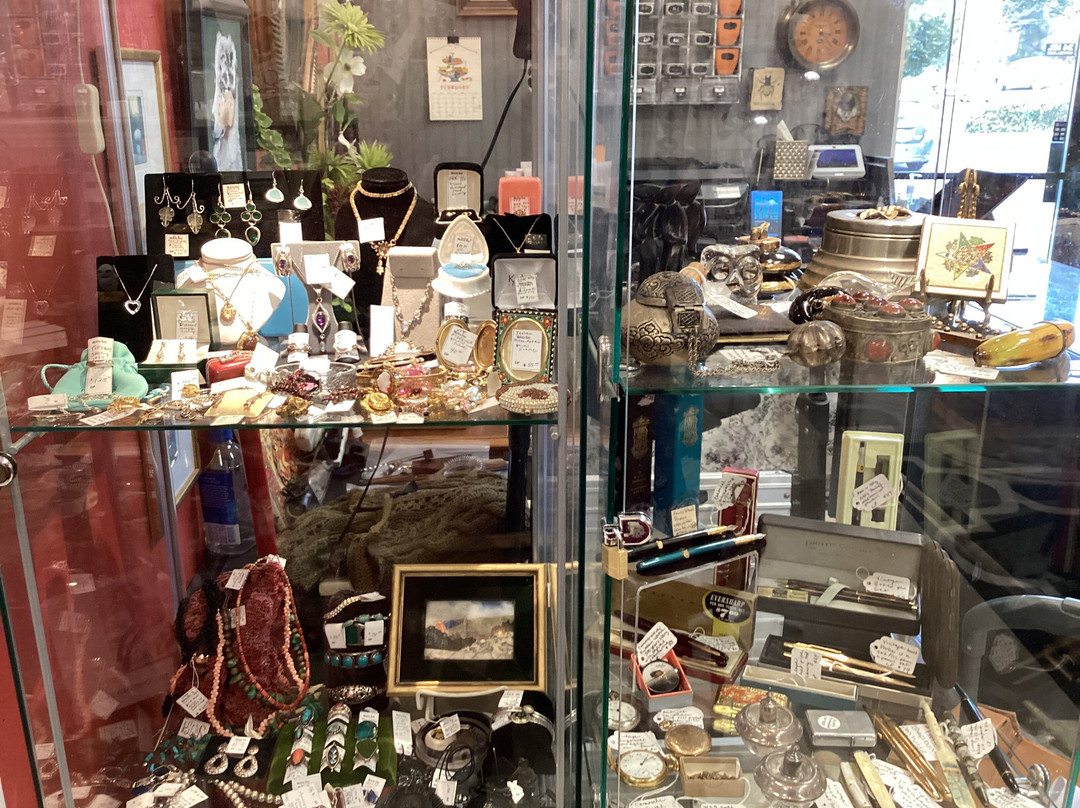 Mutiny Bay Antiques-Freeland必去景点