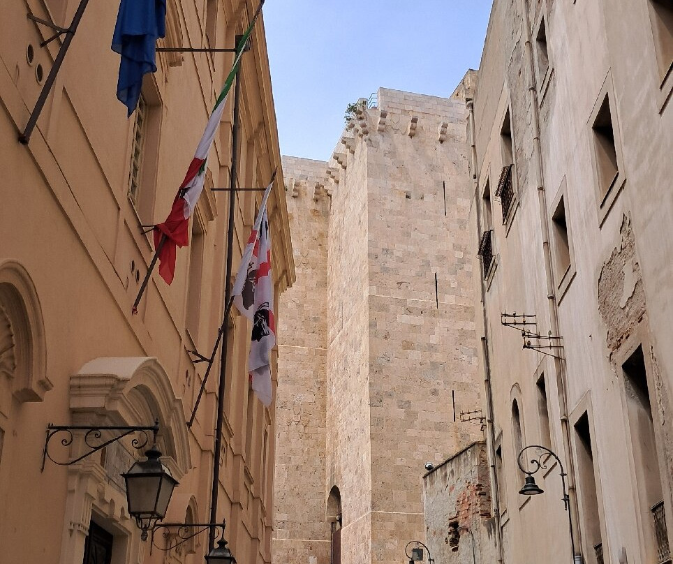 Torre dell'Elefante-卡利亚里省必去景点