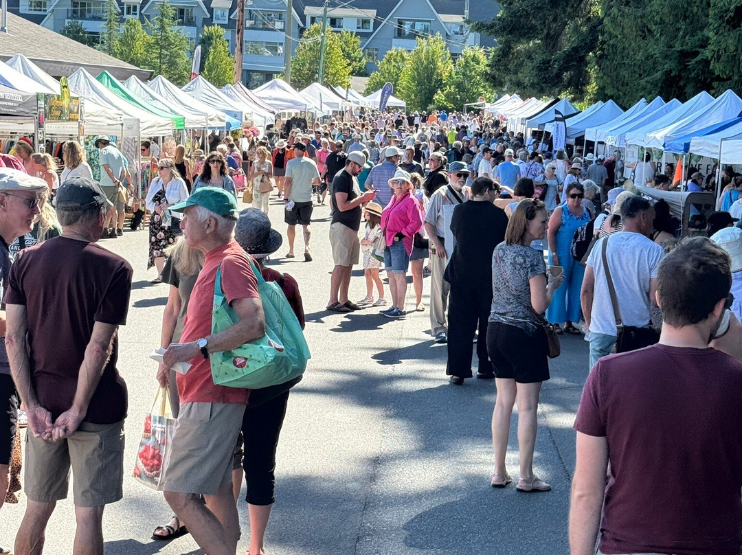 Qualicum Beach Farmer's Market-魁利克姆海滩必去景点