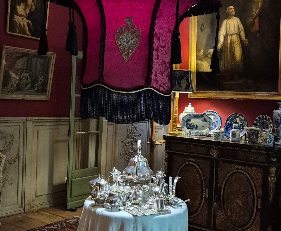 秘密花园酒店主图