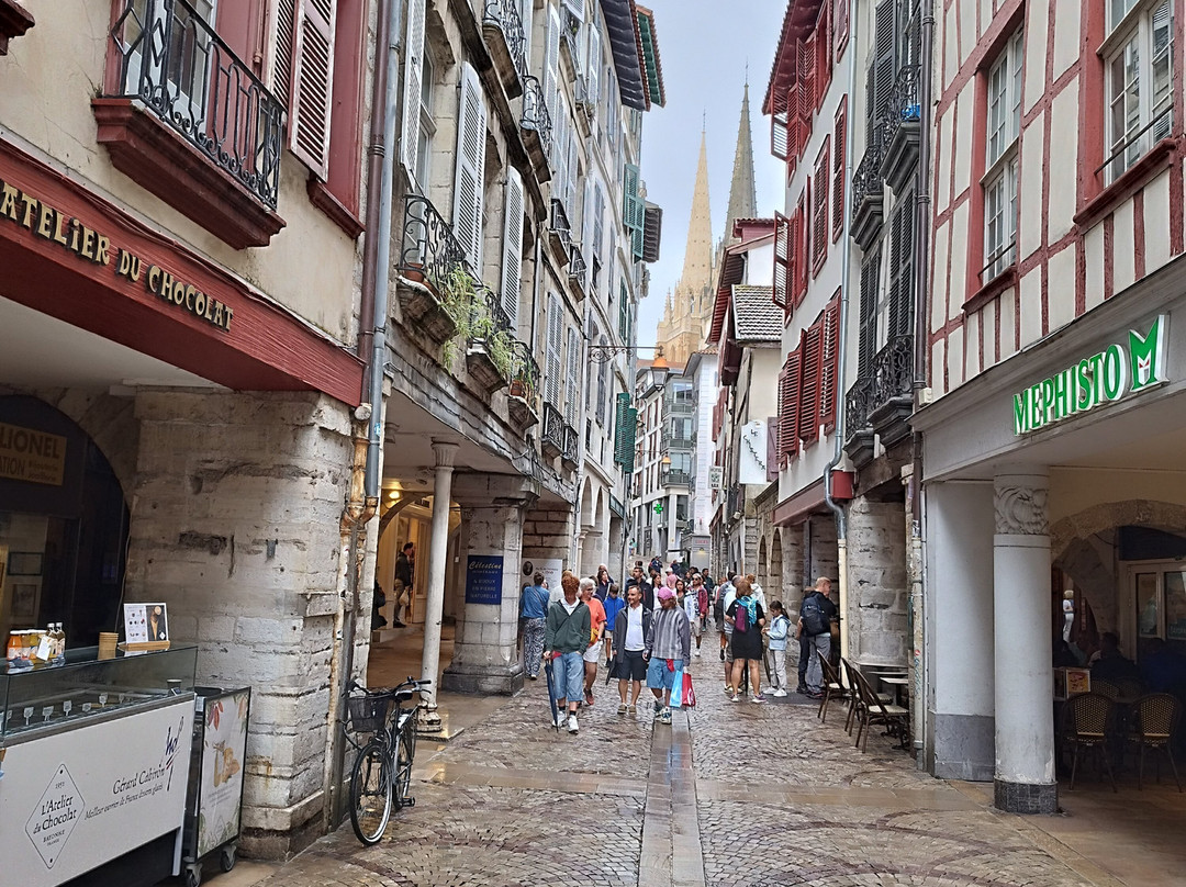 Rue Port Neuf-Bayonne必去景点