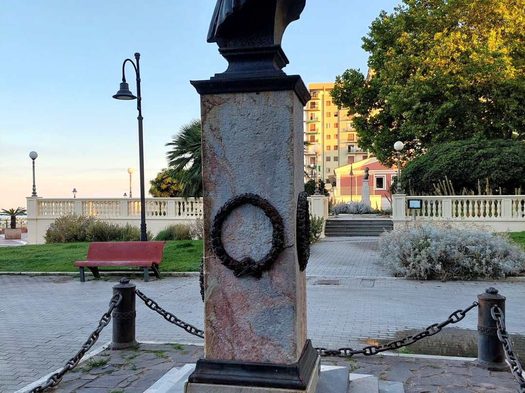 Monumenti di E. Socci e G. Mazzini in Follonica-福洛尼卡必去景点