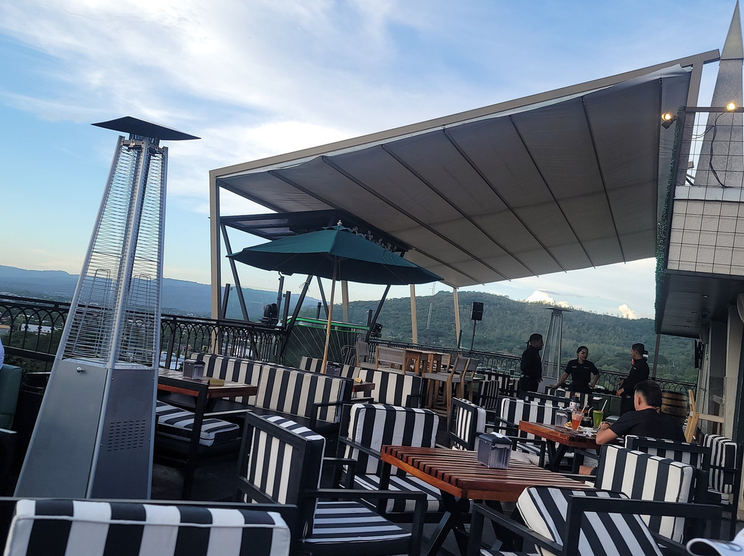 Absoluto Restaurant & Bar