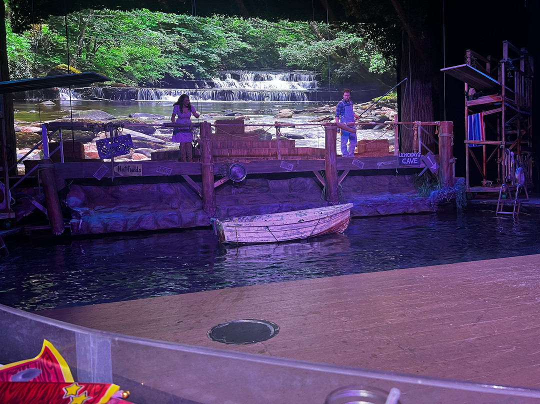 Hatfield & McCoy Dinner Show-皮金福奇必去景点