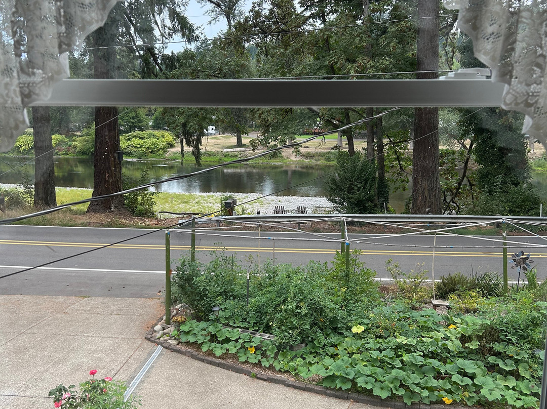 Clackamas River House主图