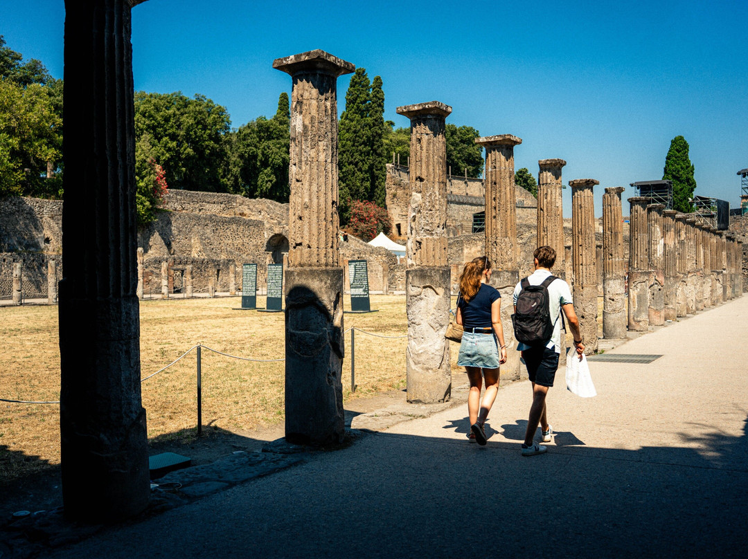 Crown Tours - Pompeii