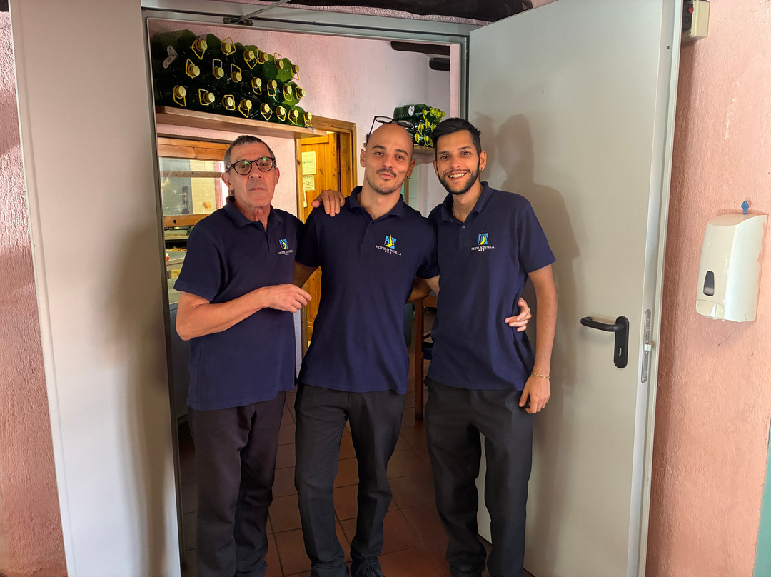 新缇拉酒店主图