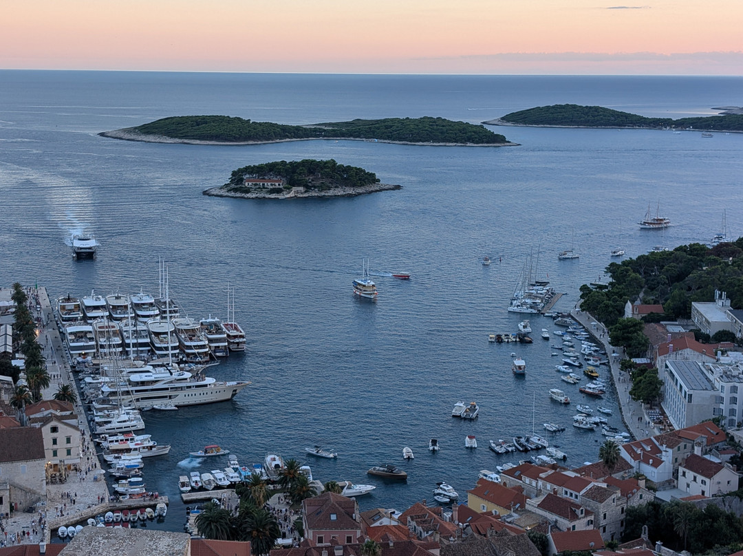 赫瓦尔灯塔酒店主图