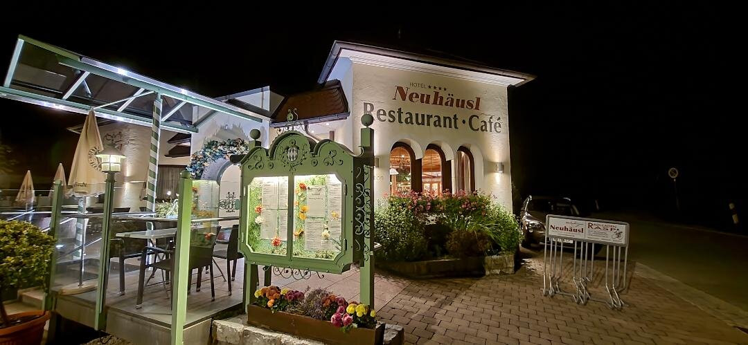 纽豪斯高级酒店主图