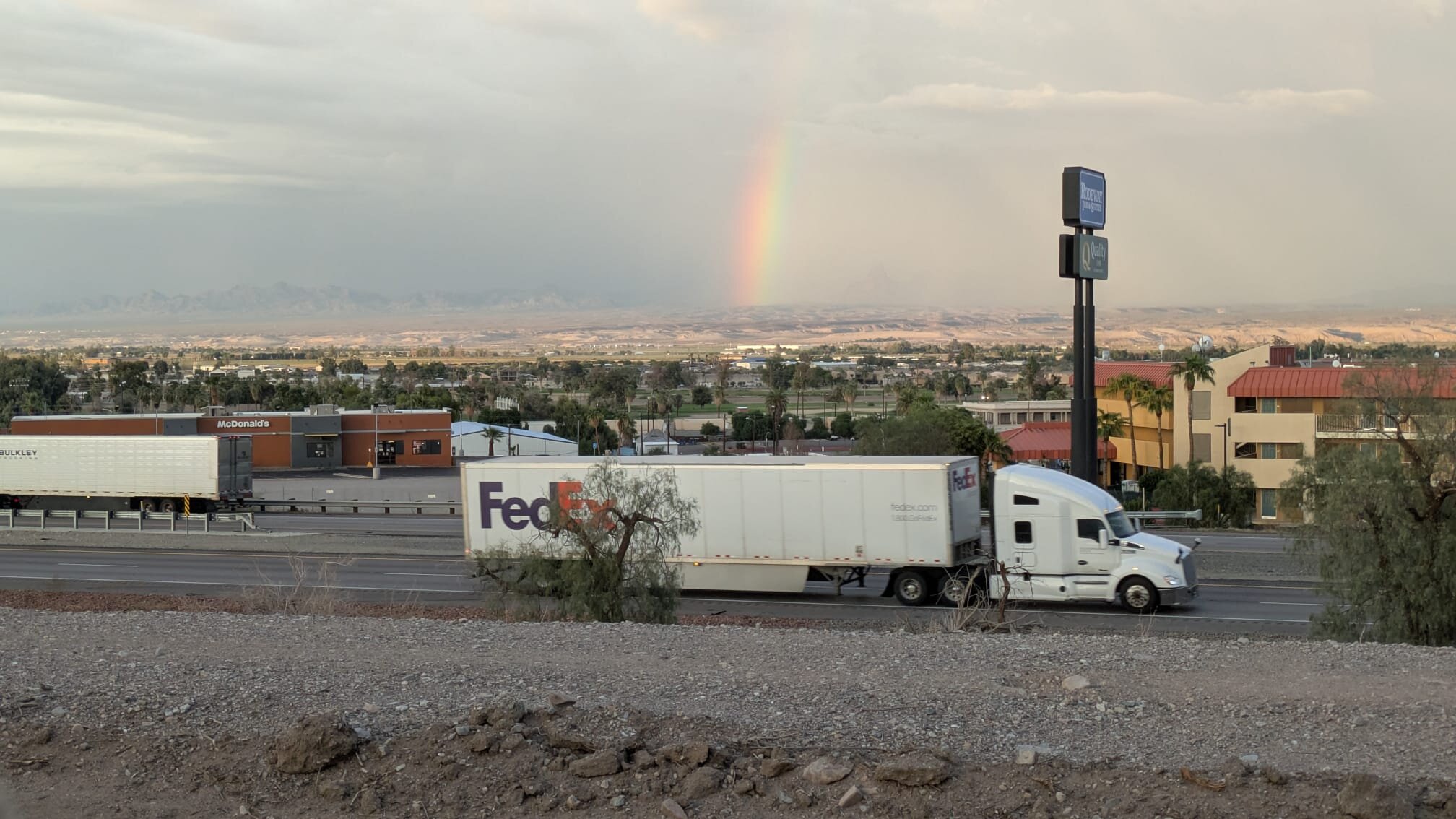 Days Inn & Suites by Wyndham Needles-浴室