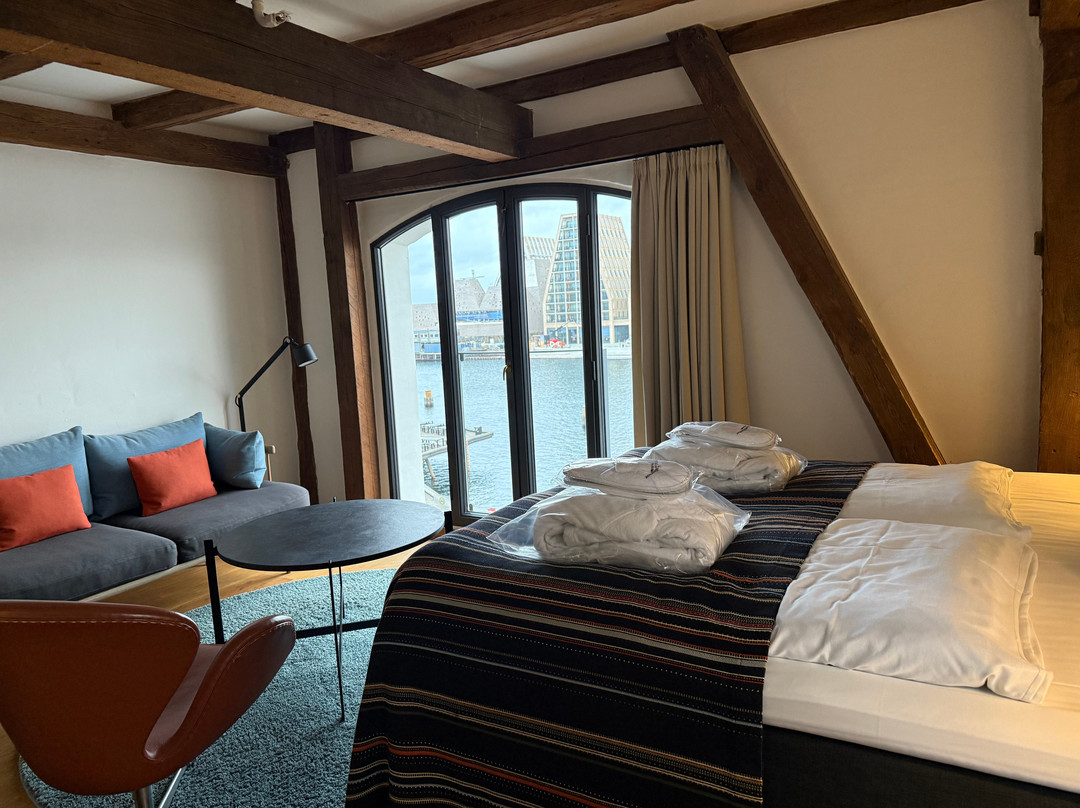 新港71号酒店主图