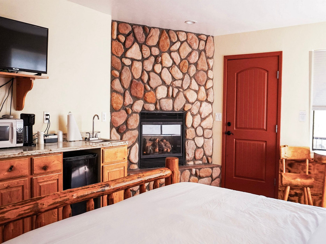 Creekside Lodge and Cabins主图