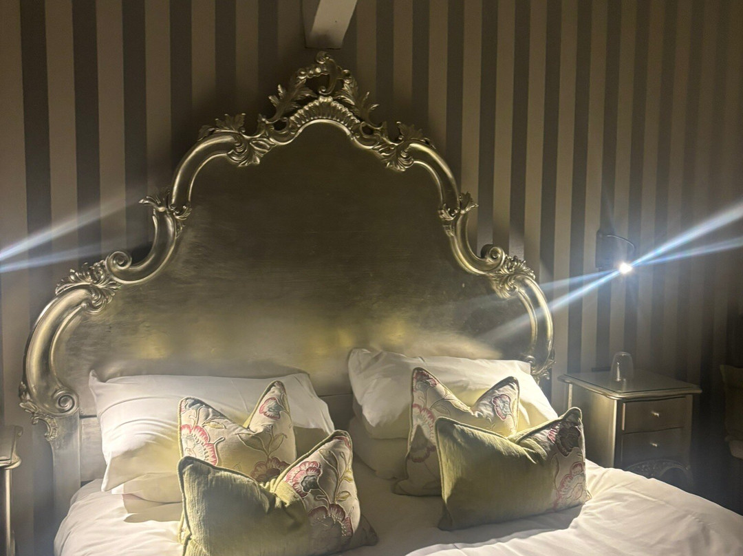 The Royal Hotel主图