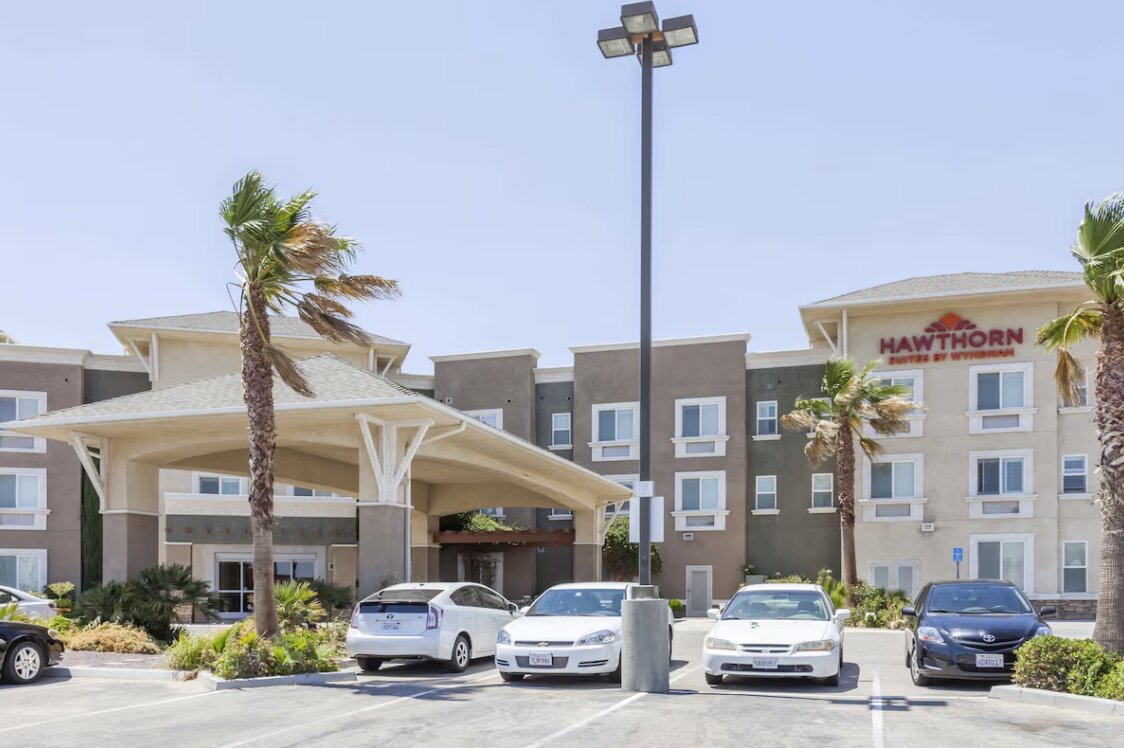 Hawthorn Suites by Wyndham Victorville-浴室