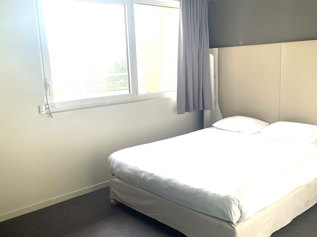 Quetigny酒店住宿-第戎克莱蒙梭钟楼会议酒店