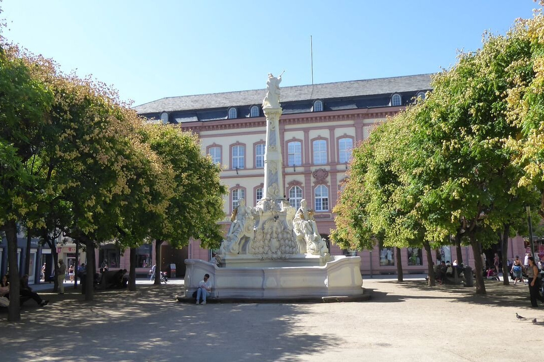 Saint George's Fountain-特里尔必去景点