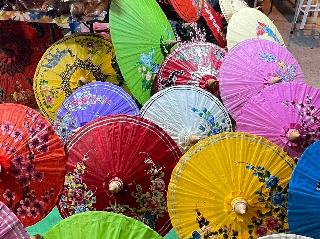 Sunday Night Market-Si Phum必去景点