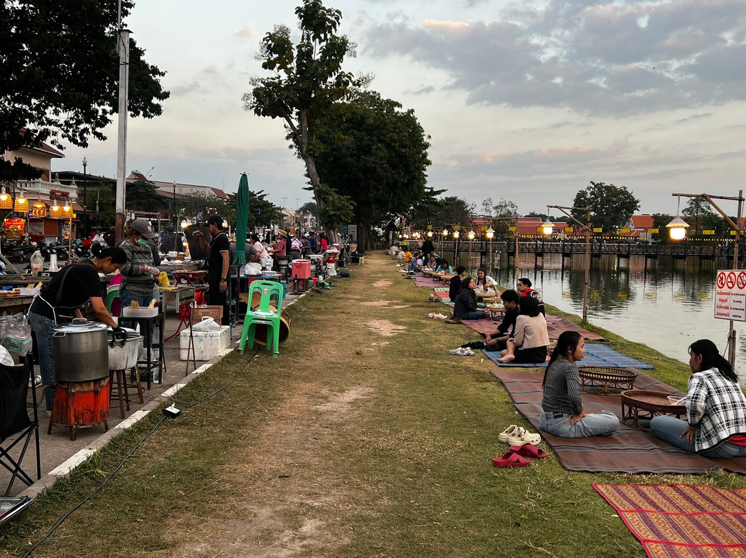 Tra Phang Thong Market-素可泰必去景点