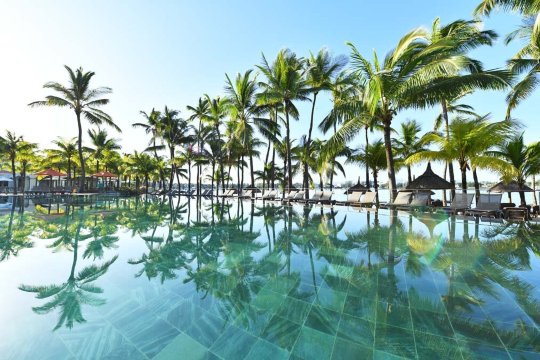 Mauricia Beachcomber Resort & Spa-泳池