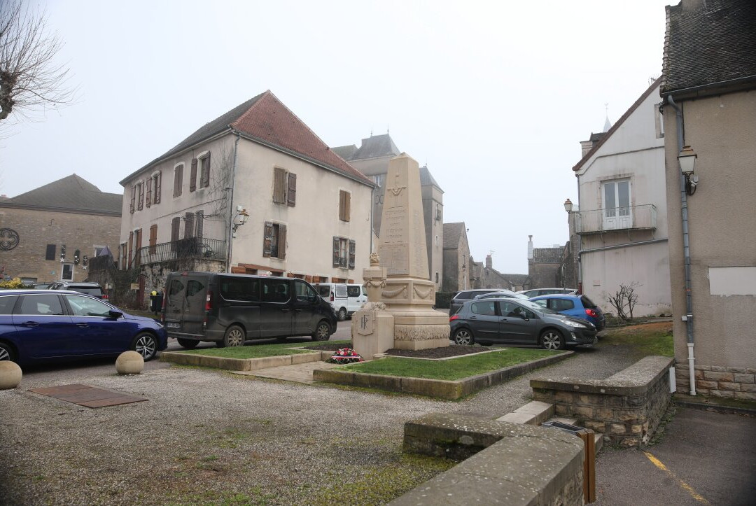 Monument Aux Morts De Buxy-Buxy必去景点